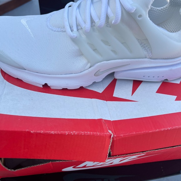 White Nike Air Presto - Picture 2 of 3